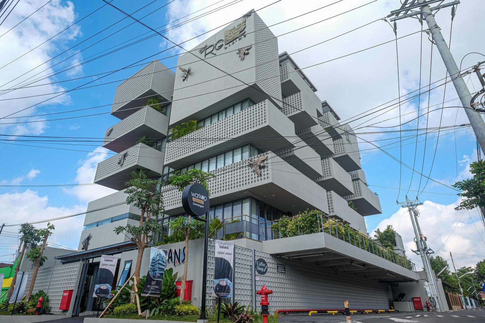 Sans Hotel Rg Living Jogja By Reddoorz Pakualaman Exteriör bild