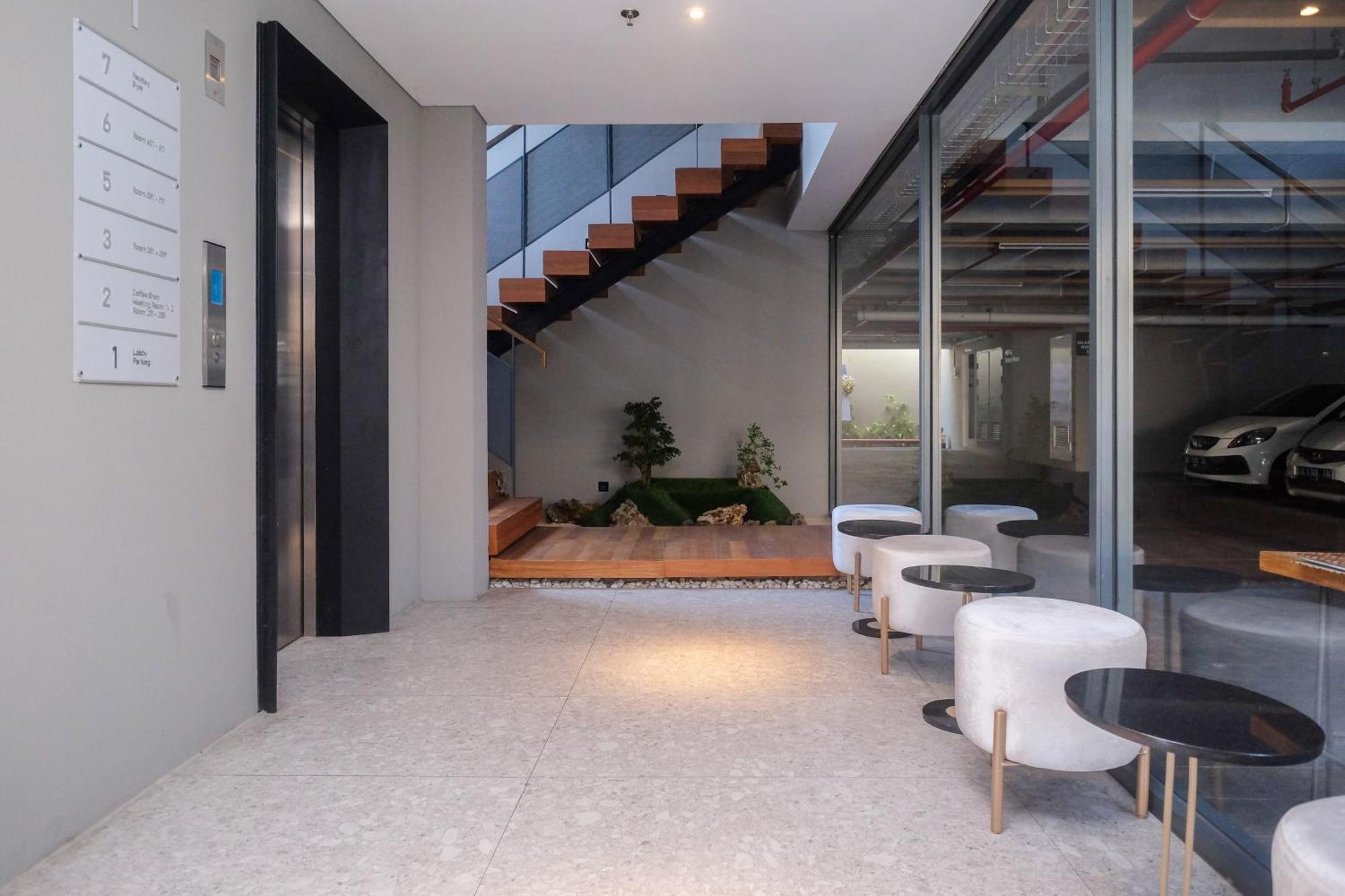 Sans Hotel Rg Living Jogja By Reddoorz Pakualaman Exteriör bild