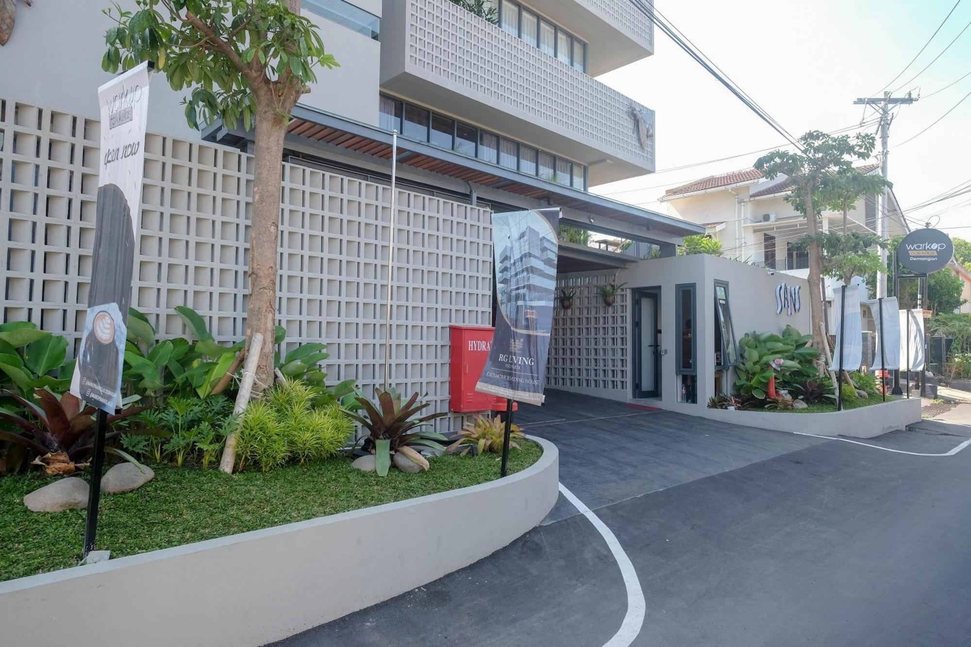 Sans Hotel Rg Living Jogja By Reddoorz Pakualaman Exteriör bild