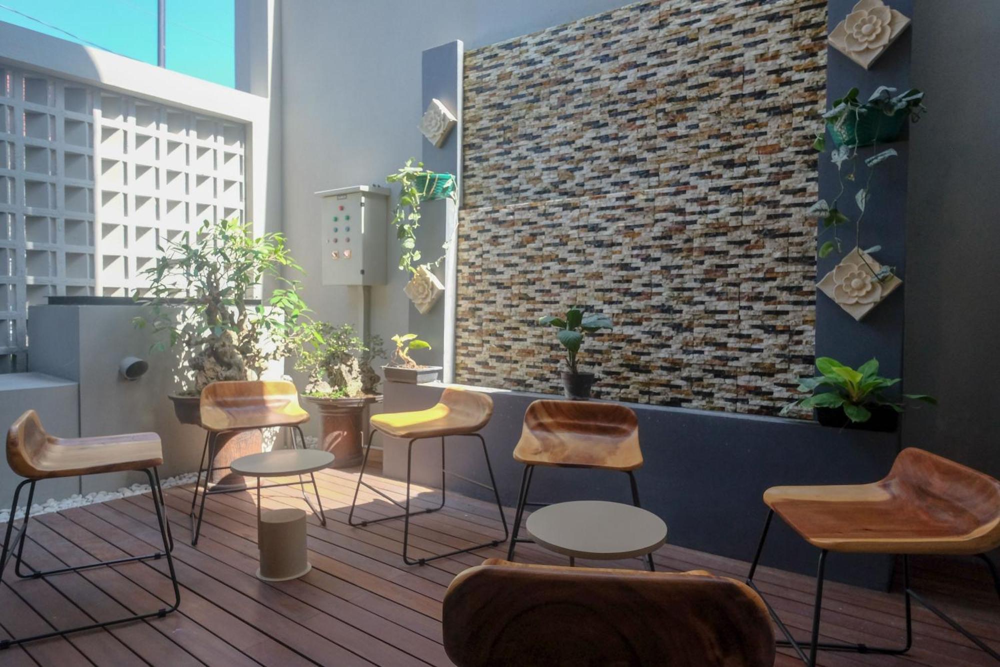 Sans Hotel Rg Living Jogja By Reddoorz Pakualaman Exteriör bild