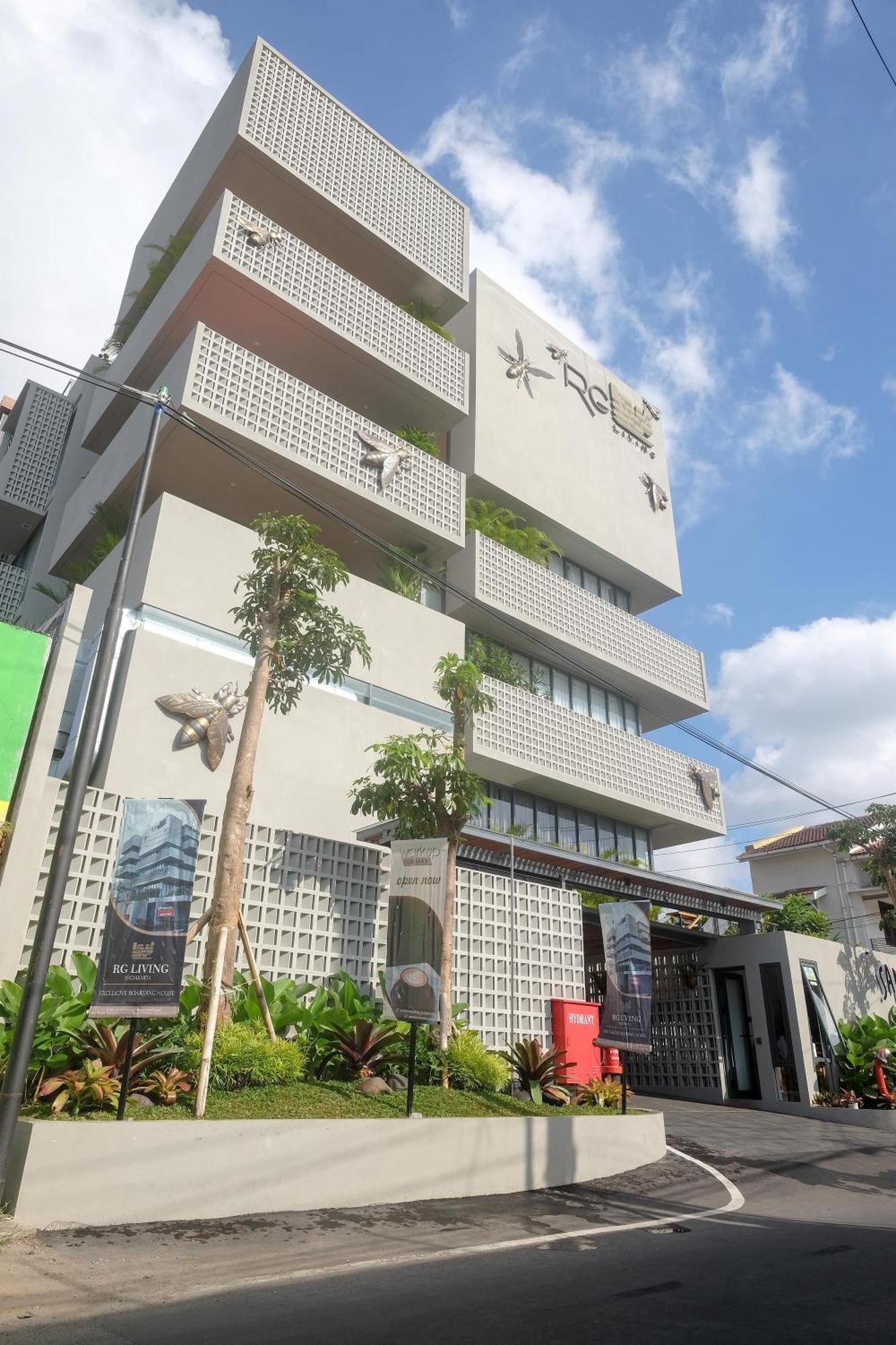 Sans Hotel Rg Living Jogja By Reddoorz Pakualaman Exteriör bild