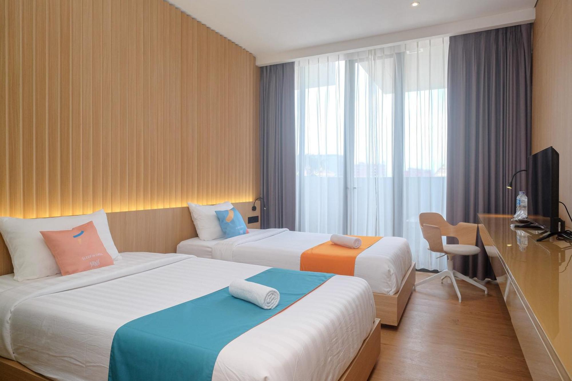 Sans Hotel Rg Living Jogja By Reddoorz Pakualaman Exteriör bild